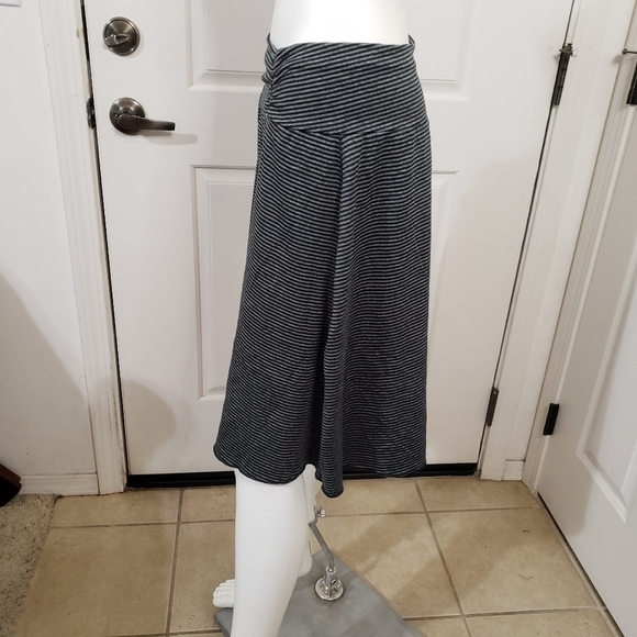 Tranquility mid length striped skirt size medium - Picture 3 of 7